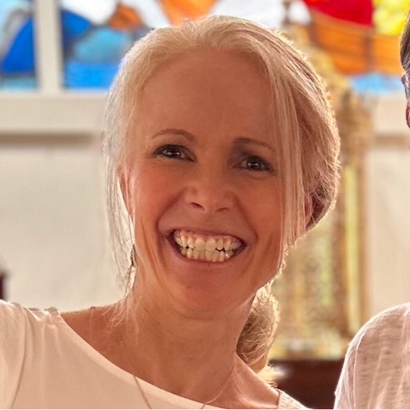 Meet your Posher, Maura - Picture 2 of 2